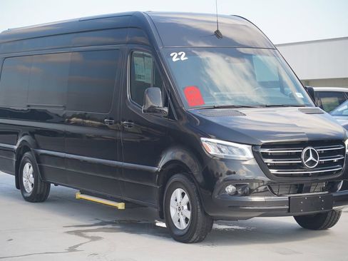 Used 2022 Mercedes-Benz Sprinter 2500 image 3