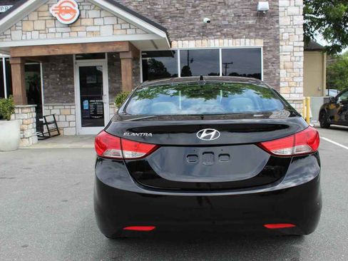 Used 2013 Hyundai Elantra GLS w/ Preferred Pkg FWD image 6