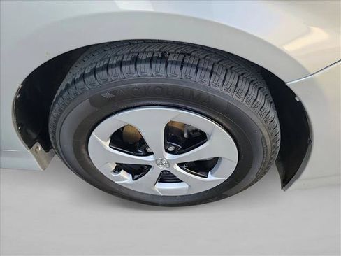 Used 2015 Toyota Prius Three FWD image 9