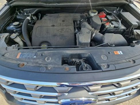 Used 2016 Ford Explorer XLT w/ Equipment Group 202A AWD/4WD image 32