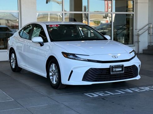 Used 2025 Toyota Camry LE image 6