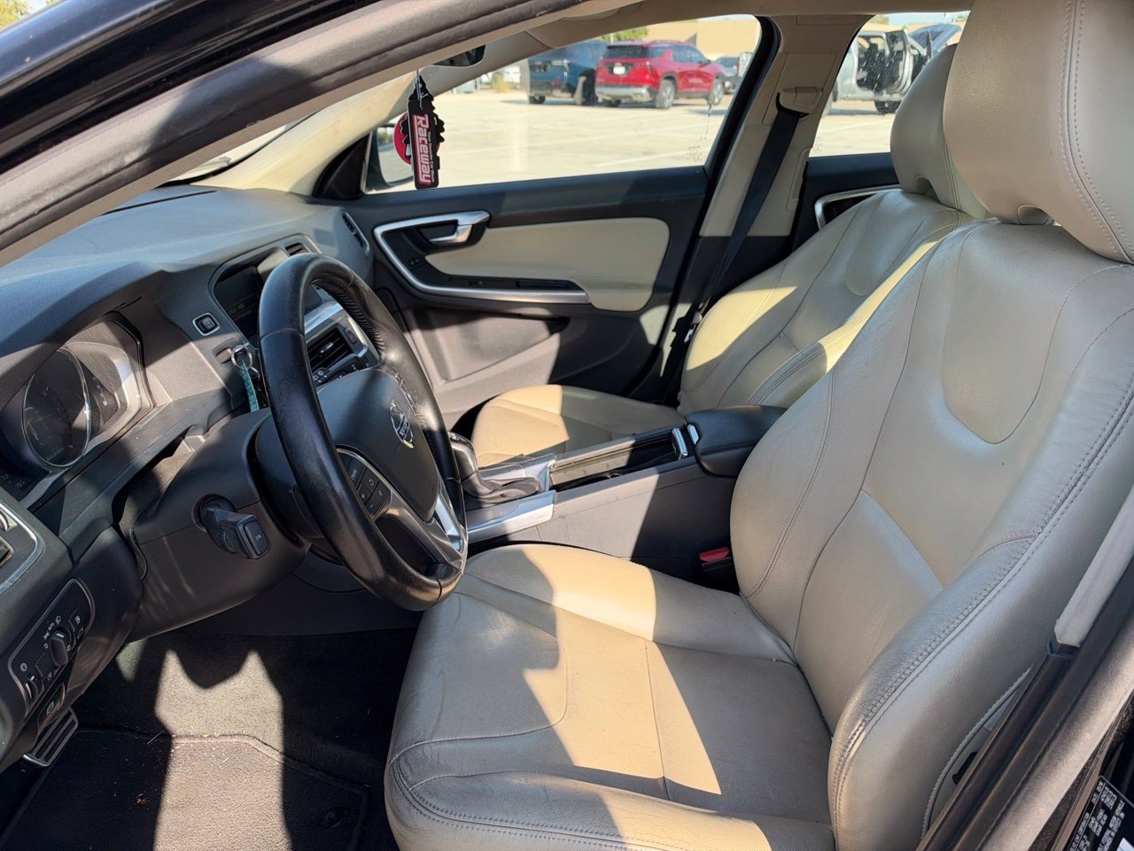 Used 2017 Volvo V60 T5 Premier w/ Convenience Package FWD image 9