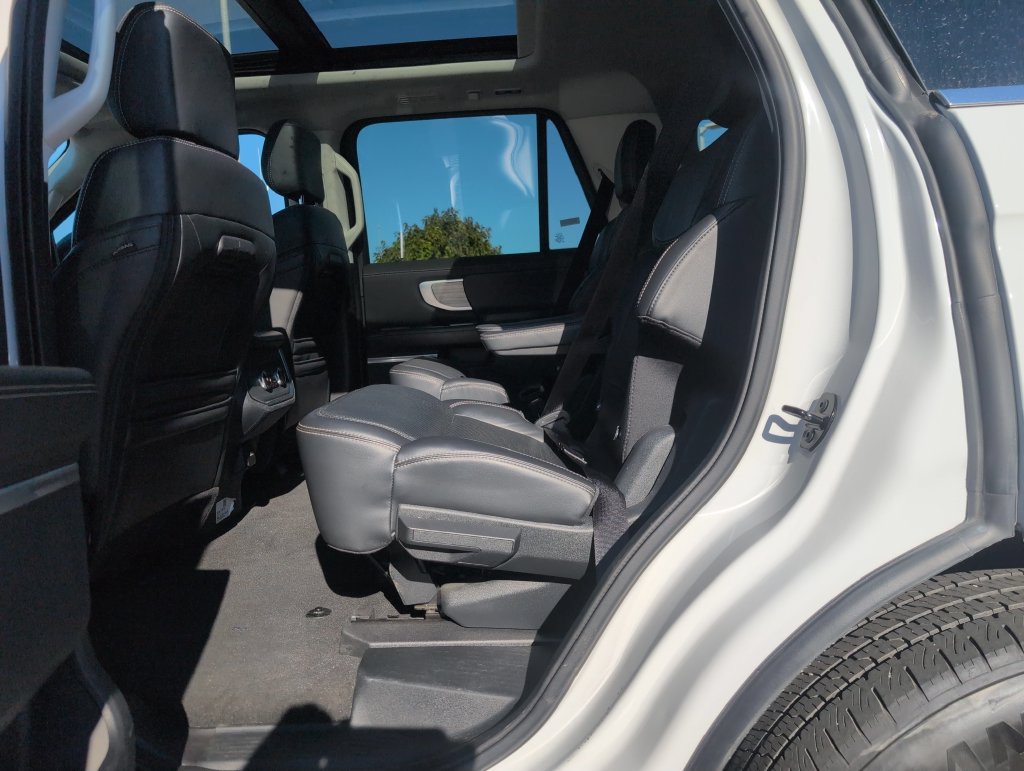 Used 2025 Ford Expedition Platinum AWD/4WD image 9