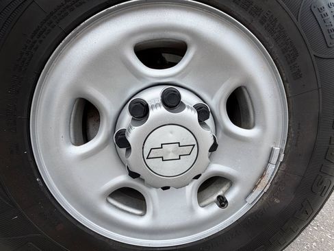 Used 2017 Chevrolet Express 2500 Extended RWD image 17
