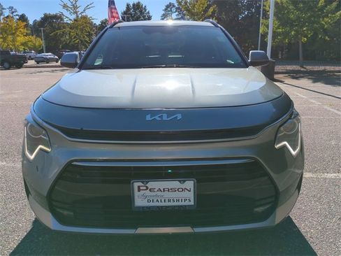 Used 2023 Kia Niro EX Touring image 9