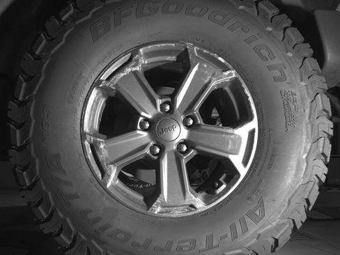 Used 2017 Jeep Wrangler Rubicon AWD/4WD image 11