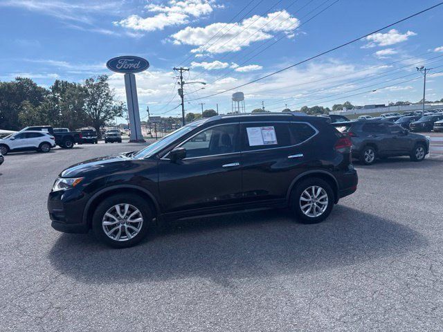 Used 2017 Nissan Rogue SV w/ SV Premium Package FWD image 2