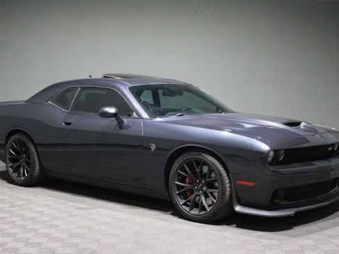 Used 2016 Dodge Challenger SRT Hellcat image 2
