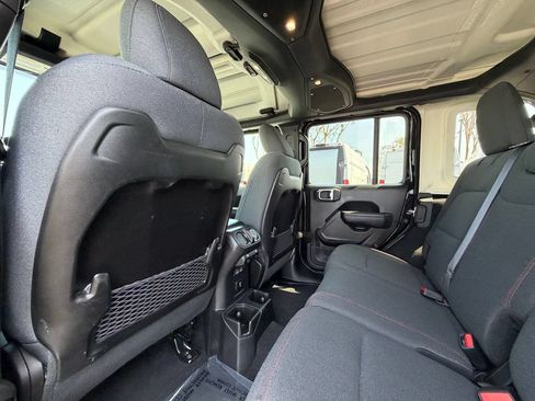 Used 2025 Jeep Wrangler Unlimited Rubicon AWD/4WD image 26