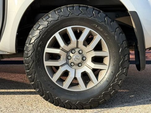 Used 2013 Nissan Frontier SL w/ Moonroof Pkg AWD/4WD image 27