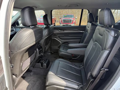 Used 2022 Jeep Grand Cherokee L Limited image 16