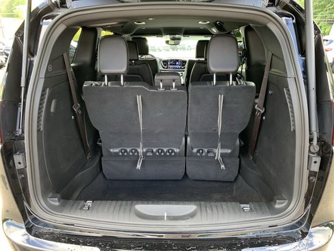 Used 2025 Chrysler Pacifica Select FWD image 45