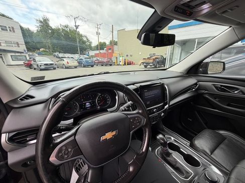 Used 2021 Chevrolet Traverse LT w/ LT Premium Package FWD image 25
