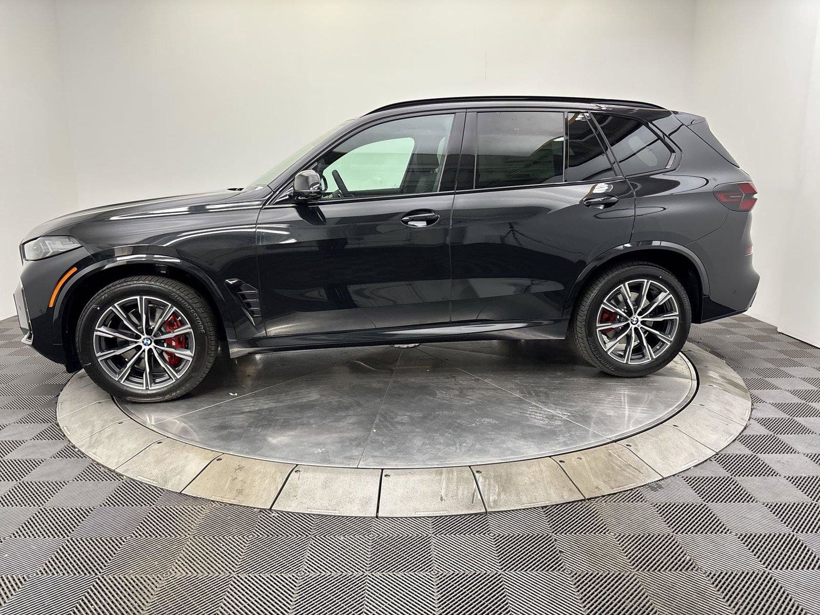 New 2026 BMW X5 xDrive40i w/ M Sport Package AWD/4WD image 16