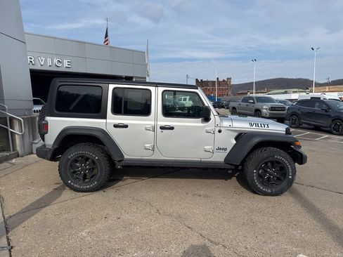 Used 2023 Jeep Wrangler Unlimited w/ Cold Weather Group image 6