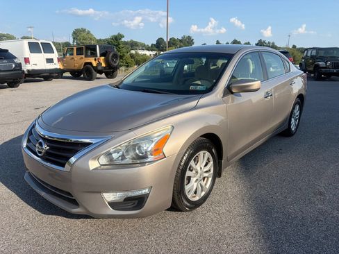 Used 2014 Nissan Altima 2.5 S w/ Sport Value Package FWD image 25