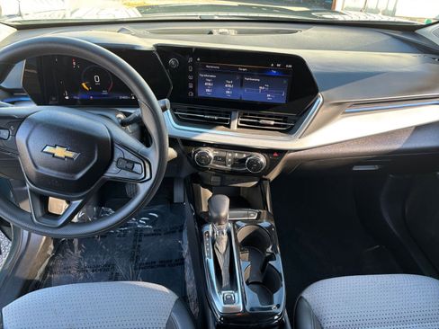 Used 2025 Chevrolet Trax LT image 27