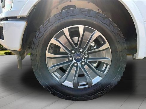 Used 2018 Ford F150 XLT w/ Equipment Group 302A Luxury AWD/4WD image 9