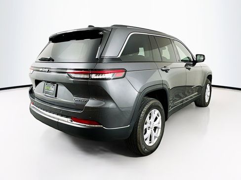 Used 2022 Jeep Grand Cherokee Limited AWD/4WD image 9
