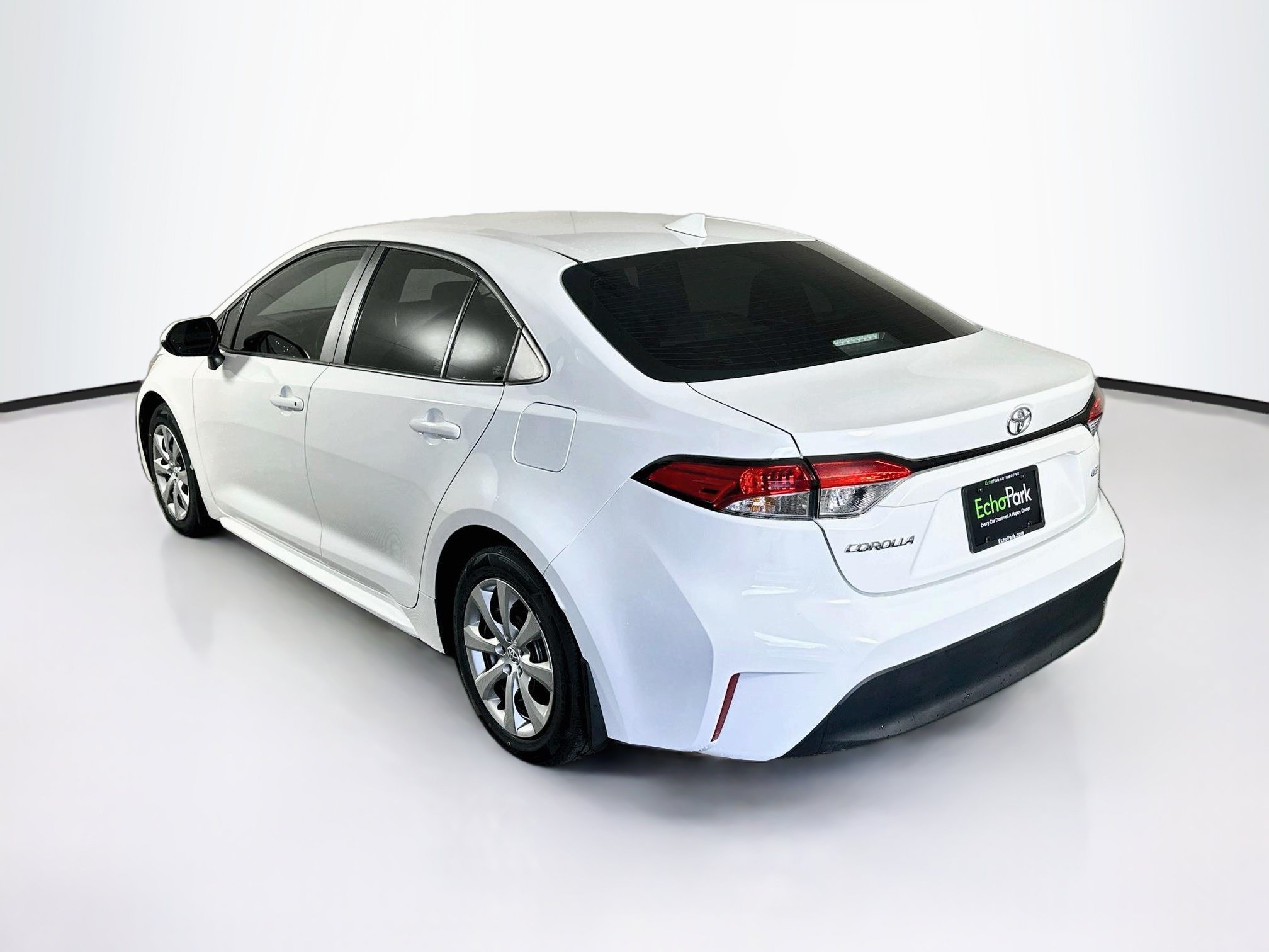 Used 2025 Toyota Corolla LE FWD image 5