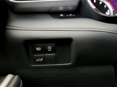 Certified 2023 Toyota Highlander XLE image 46