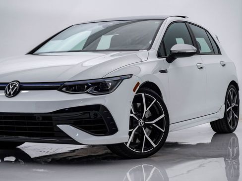 Used 2024 Volkswagen Golf R image 2