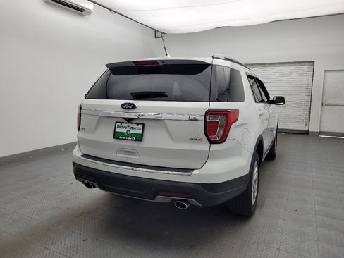 Used 2018 Ford Explorer XLT w/ Equipment Group 202A AWD/4WD image 7