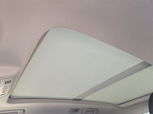 New 2026 Volkswagen Taos SE image 20