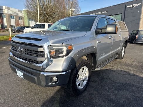 Used 2014 Toyota Tundra SR5 AWD/4WD image 3