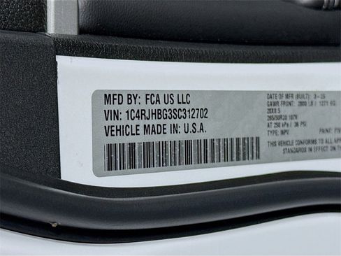 Certified 2025 Jeep Grand Cherokee Limited w/ Black Appearance Package image 35