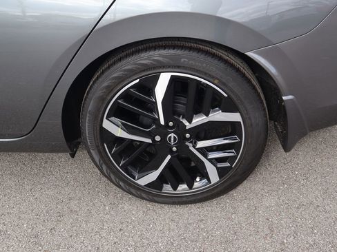 New 2025 Nissan Versa SR w/ Trunk Package image 9