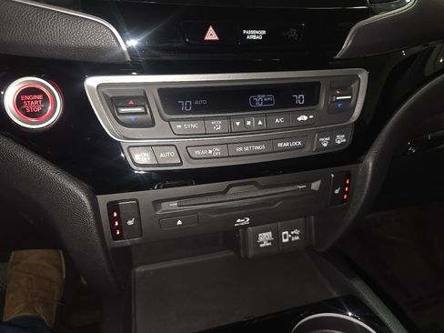 Used 2019 Honda Pilot Touring image 39