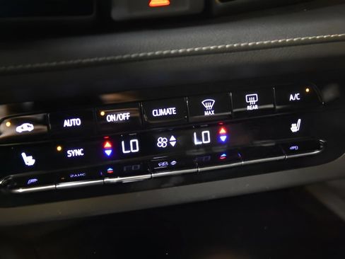 Used 2021 Buick Envision Essence w/ Sport Touring Package FWD image 29