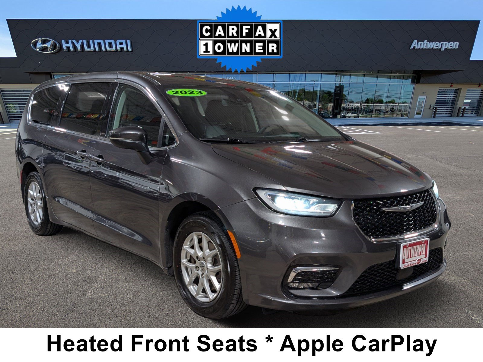 Used 2023 Chrysler Pacifica Touring-L FWD image 1