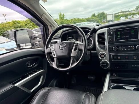 Used 2019 Nissan Titan PRO-4X w/ Pro-4x Convenience Package AWD/4WD image 12