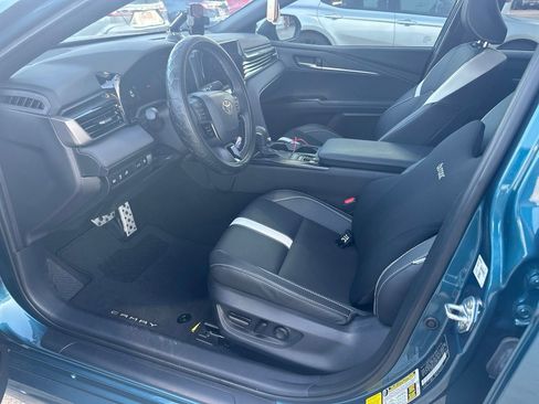 Used 2025 Toyota Camry SE w/ Convenience Package FWD image 3