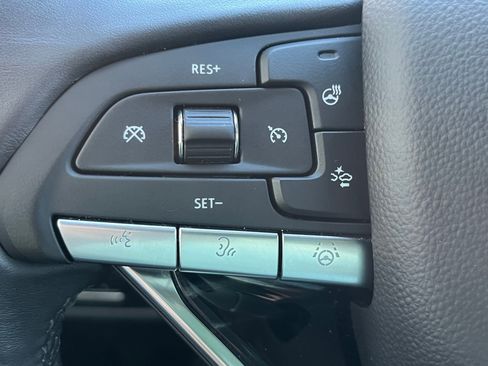 Used 2023 Cadillac Escalade Sport w/ LPO, ONYX Package image 18