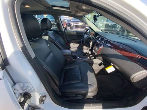 Used 2010 Chevrolet Impala LT w/ Luxury Edition Package FWD image 29