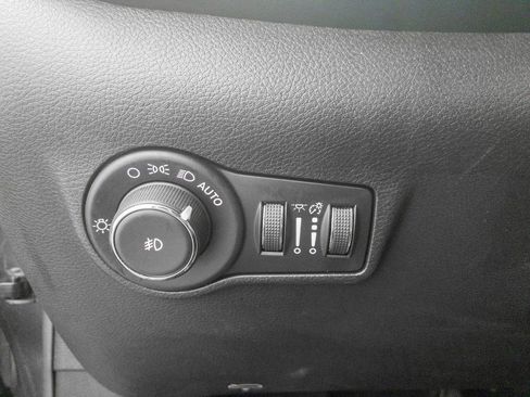Used 2022 Jeep Compass Latitude w/ Convenience Group image 27