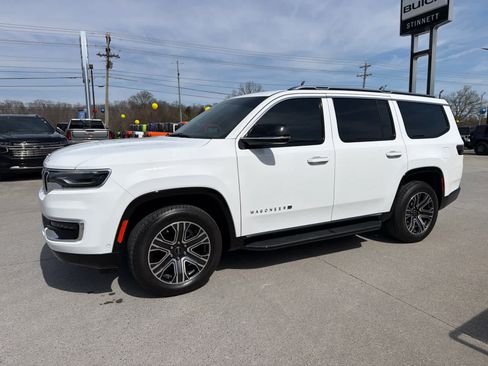 Used 2025 Jeep Wagoneer 4WD image 2