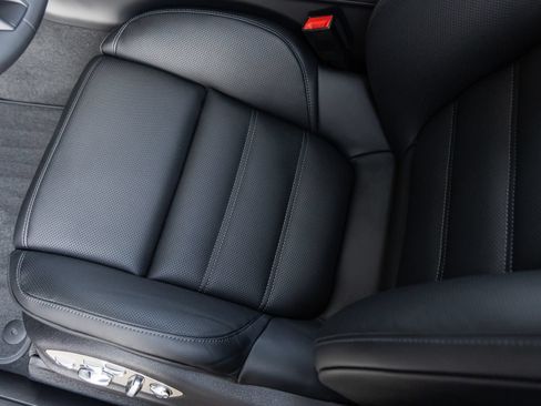 Certified 2026 Porsche Macan AWD/4WD image 27