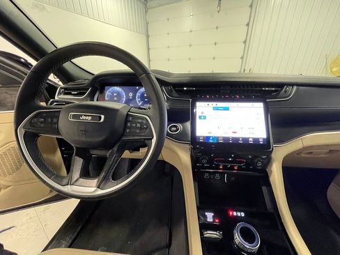 Used 2023 Jeep Grand Cherokee Limited image 37