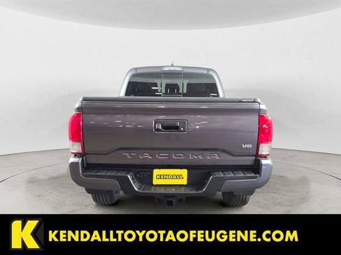 Used 2017 Toyota Tacoma TRD Sport image 4