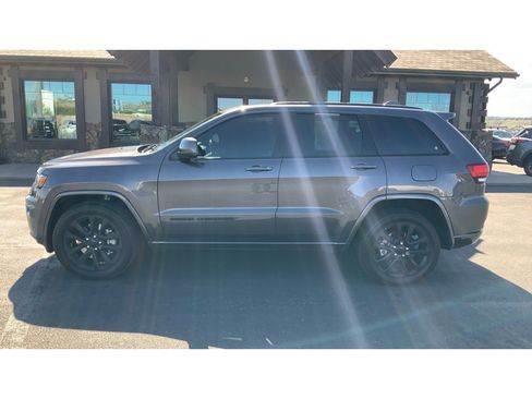 Used 2021 Jeep Grand Cherokee Laredo X AWD/4WD image 1