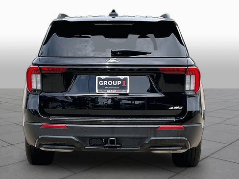 Used 2025 Ford Explorer ST-Line w/ ST-Line Street Pack AWD/4WD image 8