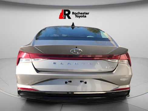 Used 2023 Hyundai Elantra Limited w/ Preferred Accessory Package image 5