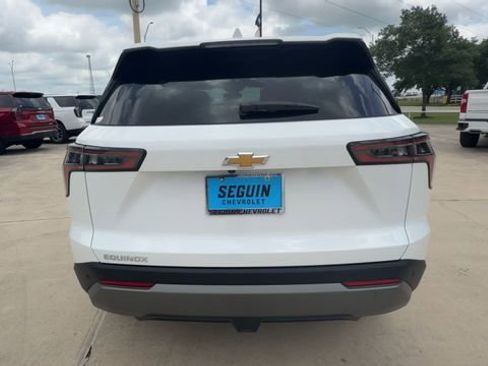Used 2026 Chevrolet Equinox LT FWD image 7