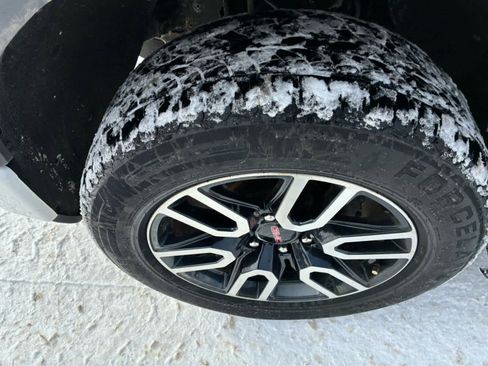 Used 2021 GMC Sierra 1500 AT4 w/ AT4 Premium Package image 9