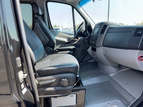 Used 2018 Mercedes-Benz Sprinter 2500 image 19