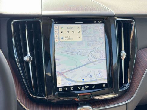 Certified 2023 Volvo XC60 B5 Plus image 23